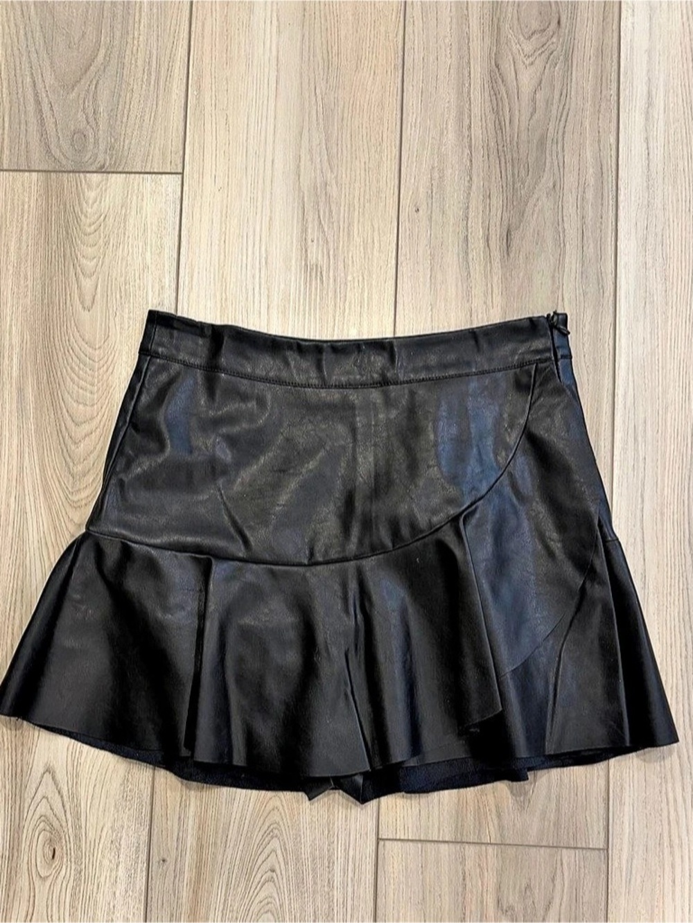 DOL+BE Black Faux Leather Pleated Mini Skirt Size Small Like New - Picture 2 of 5